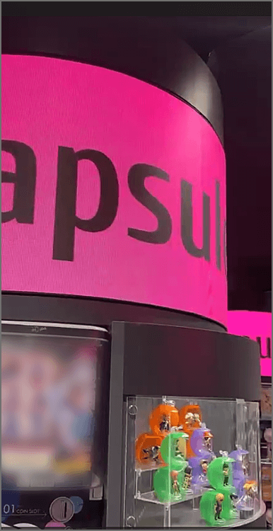 アミューズメント施設でのデジタルサイネージ事例